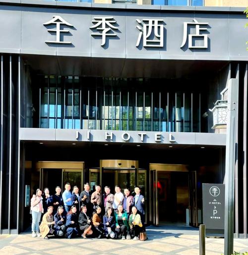 赖总热情地介绍了致瑞远的业务范畴,他表示,公司致力于厦门地区的财税